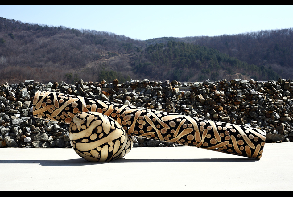 Tree Trunks to Stunning Wood Sculptures By Lee Jae Hyo 5